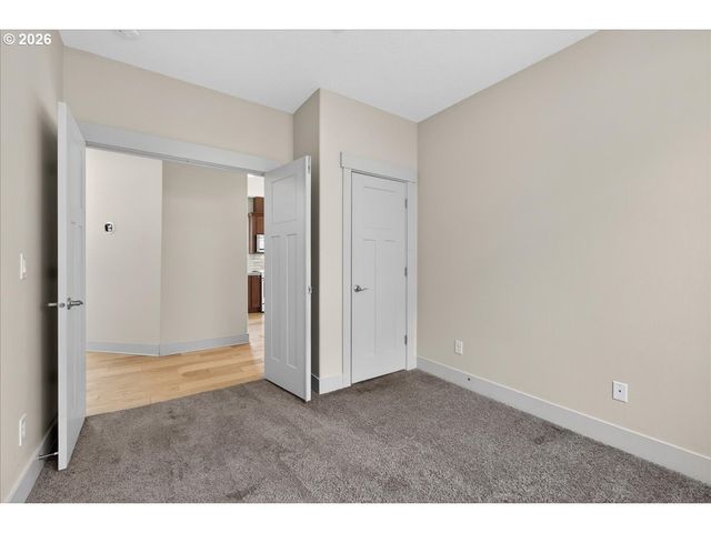 561 N DECLARATION Dr, Carlton, OR 97111