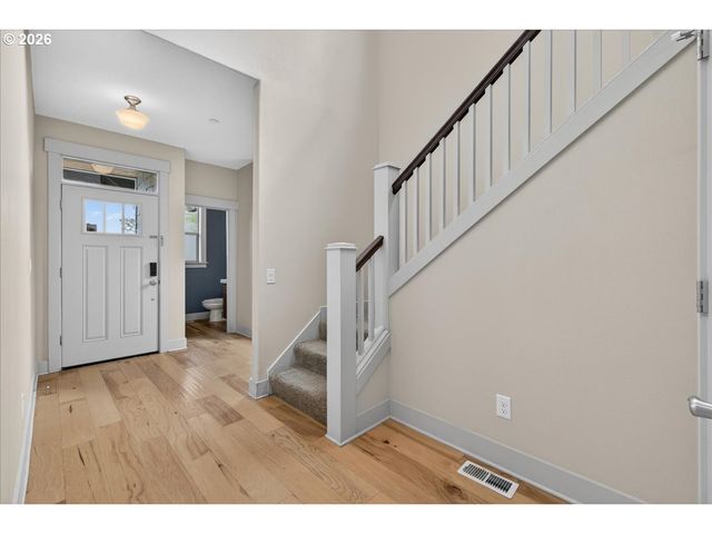 561 N DECLARATION Dr, Carlton, OR 97111