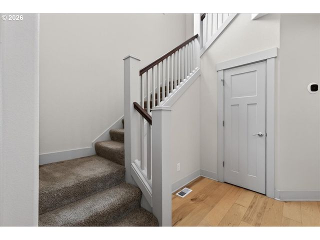 561 N DECLARATION Dr, Carlton, OR 97111