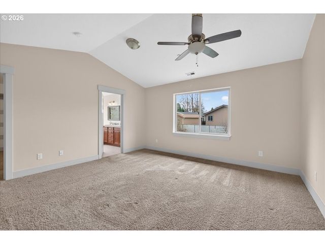 561 N DECLARATION Dr, Carlton, OR 97111