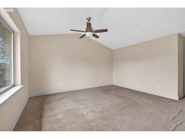 561 N DECLARATION Dr, Carlton, OR 97111