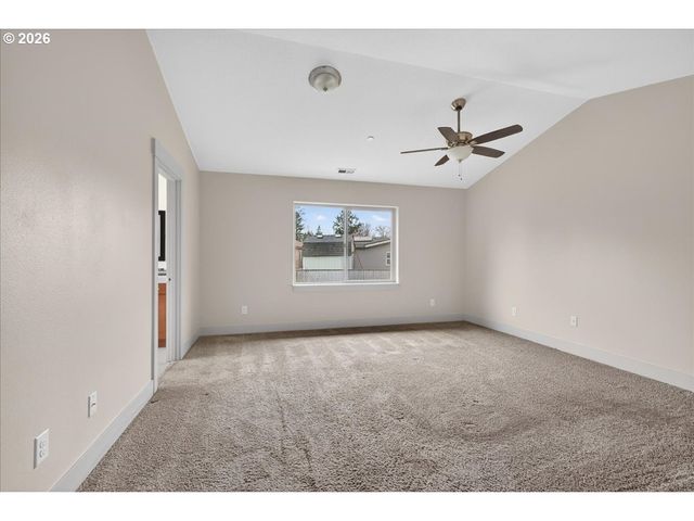 561 N DECLARATION Dr, Carlton, OR 97111