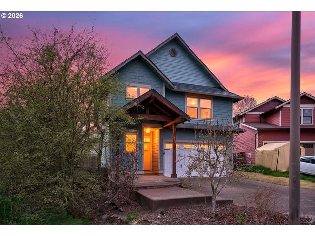 561 N DECLARATION Dr, Carlton, OR 97111