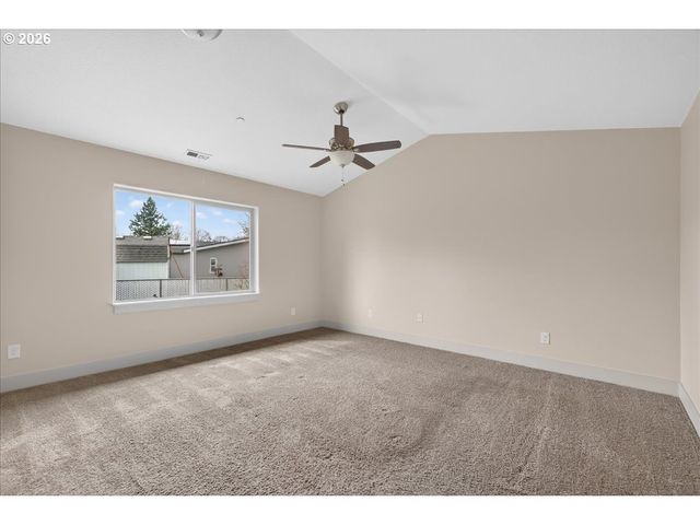 561 N DECLARATION Dr, Carlton, OR 97111