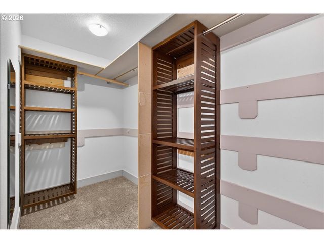 561 N DECLARATION Dr, Carlton, OR 97111