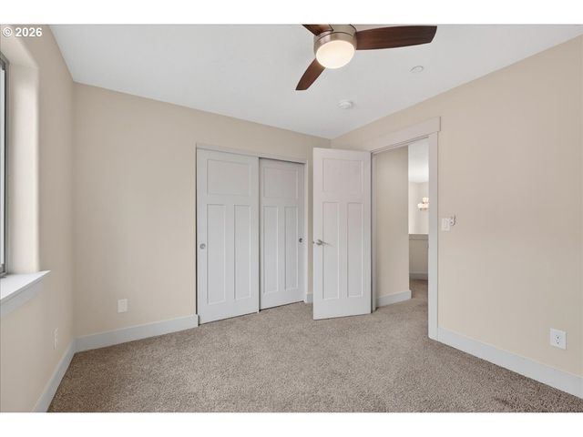 561 N DECLARATION Dr, Carlton, OR 97111