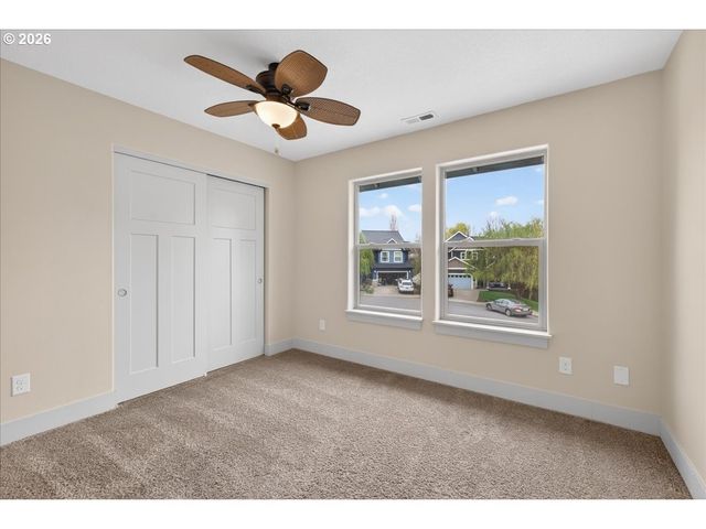 561 N DECLARATION Dr, Carlton, OR 97111