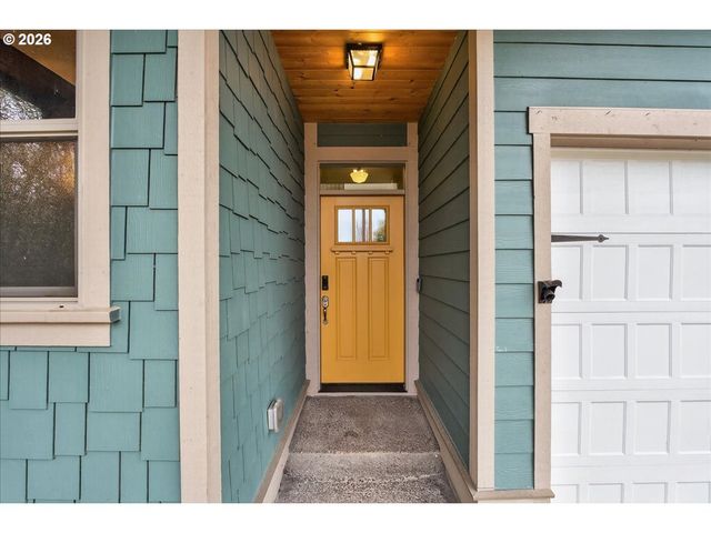 561 N DECLARATION Dr, Carlton, OR 97111