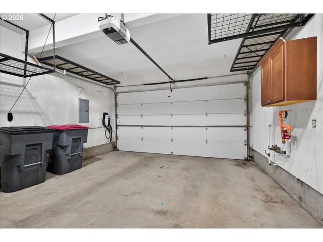 561 N DECLARATION Dr, Carlton, OR 97111