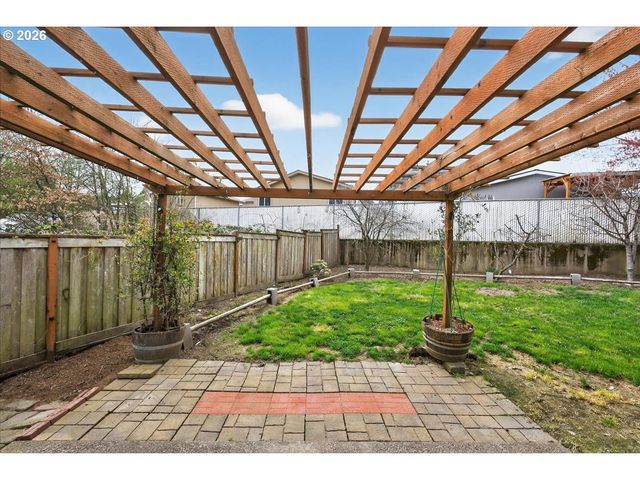 561 N DECLARATION Dr, Carlton, OR 97111