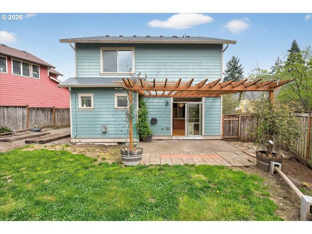 561 N DECLARATION Dr, Carlton, OR 97111