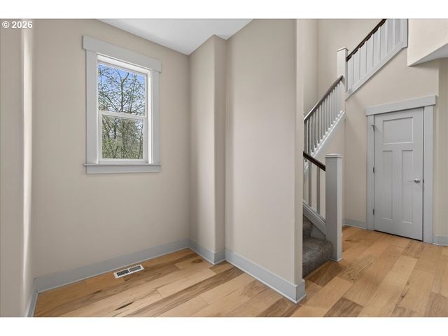 561 N DECLARATION Dr, Carlton, OR 97111