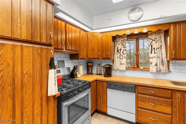 2922 Eldora Drive, Youngstown, OH 44511