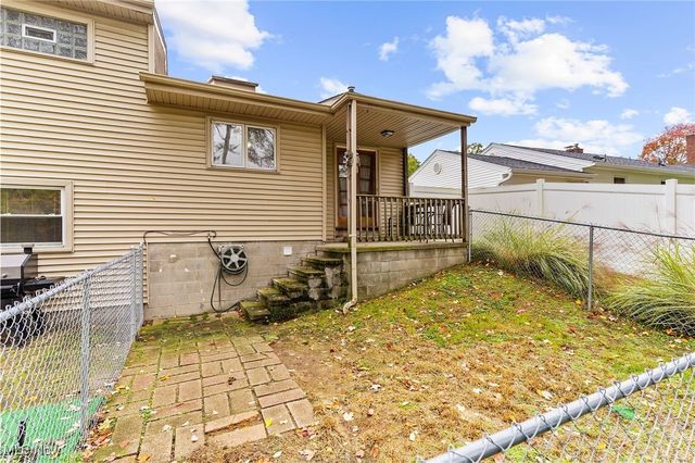 2922 Eldora Drive, Youngstown, OH 44511