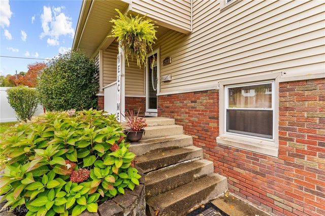 2922 Eldora Drive, Youngstown, OH 44511