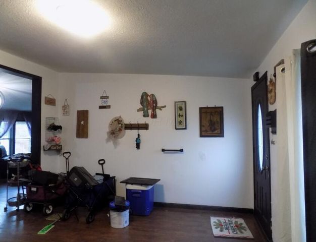 225 Pleasant Lee Drive, Heath, OH 43056