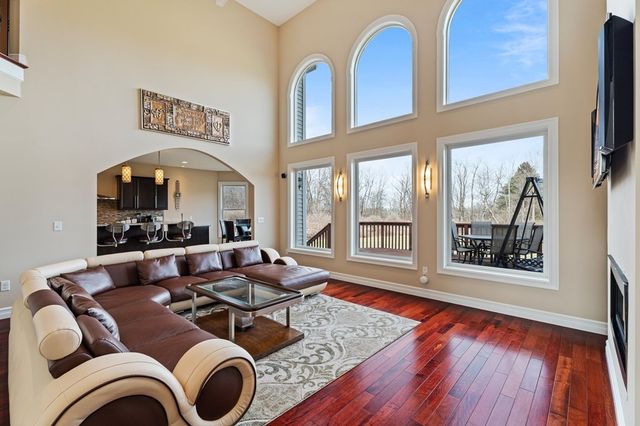 72 Tigerlily Ln, Lansing, NY 14850