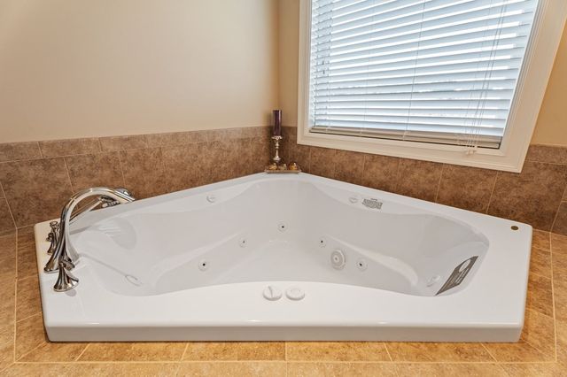 72 Tigerlily Ln, Lansing, NY 14850