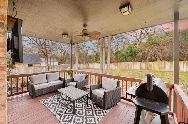 329 Hideaway Lane East, Hideaway, TX 75771