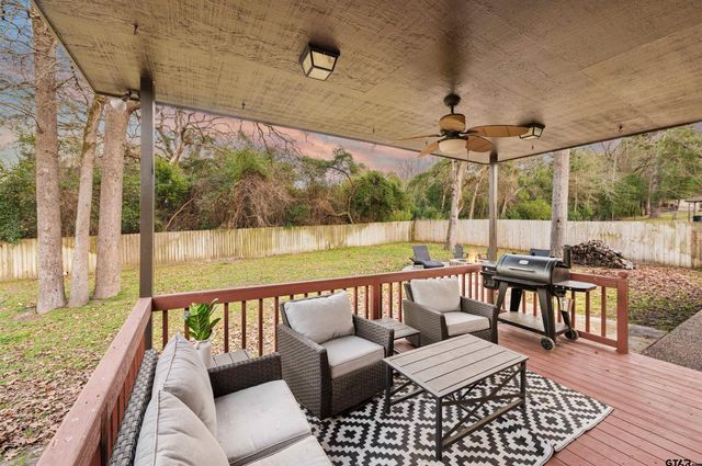 329 Hideaway Lane East, Hideaway, TX 75771