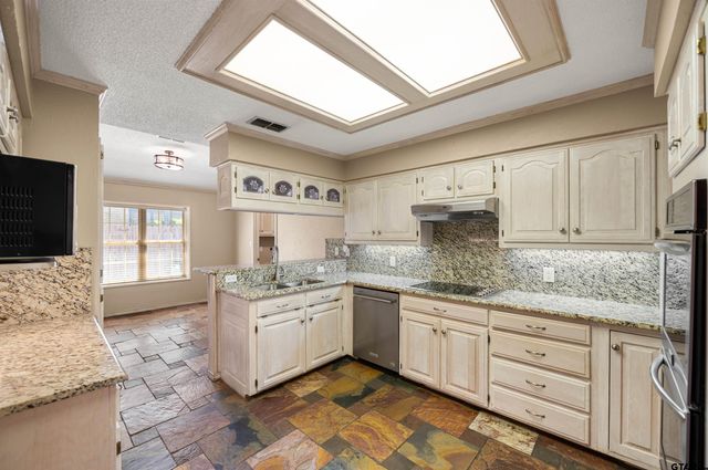 329 Hideaway Lane East, Hideaway, TX 75771