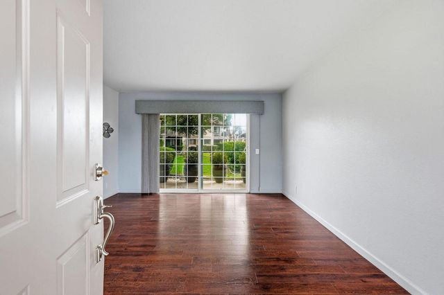 505 S Farrell Drive H49, Palm Springs, CA 92264