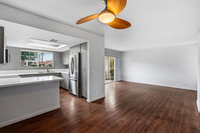 505 S Farrell Drive H49, Palm Springs, CA 92264