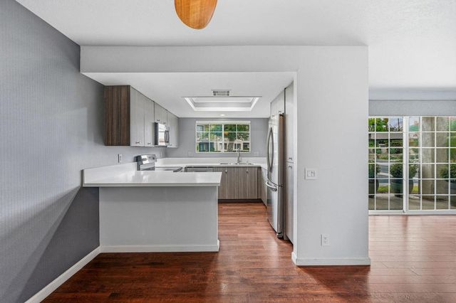 505 S Farrell Drive H49, Palm Springs, CA 92264