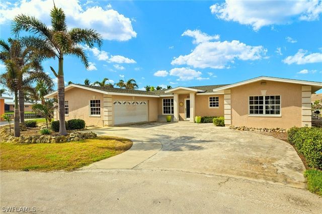 675 Randy LN, Fort Myers Beach, FL 33931