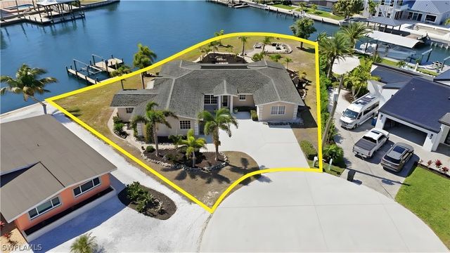 675 Randy LN, Fort Myers Beach, FL 33931