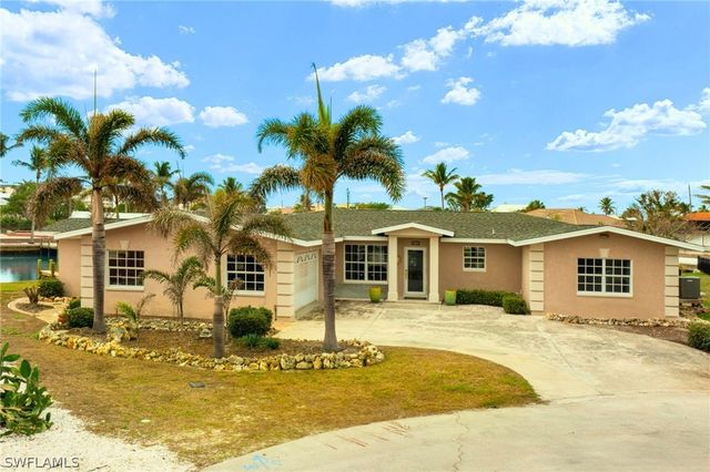 675 Randy LN, Fort Myers Beach, FL 33931