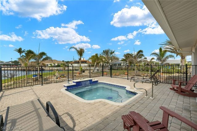 675 Randy LN, Fort Myers Beach, FL 33931