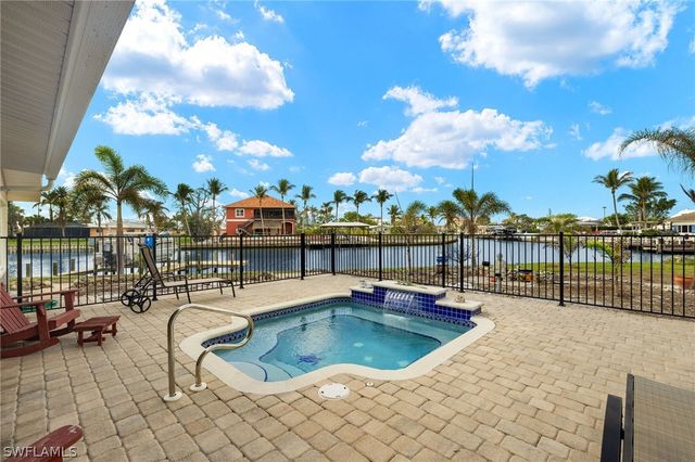 675 Randy LN, Fort Myers Beach, FL 33931