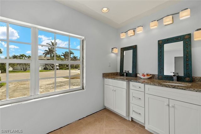 675 Randy LN, Fort Myers Beach, FL 33931