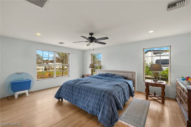 675 Randy LN, Fort Myers Beach, FL 33931