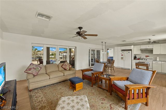 675 Randy LN, Fort Myers Beach, FL 33931