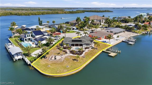 675 Randy LN, Fort Myers Beach, FL 33931