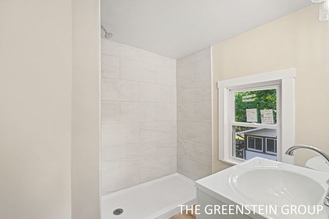 215 W Grove Street, Greenville, MI 48838
