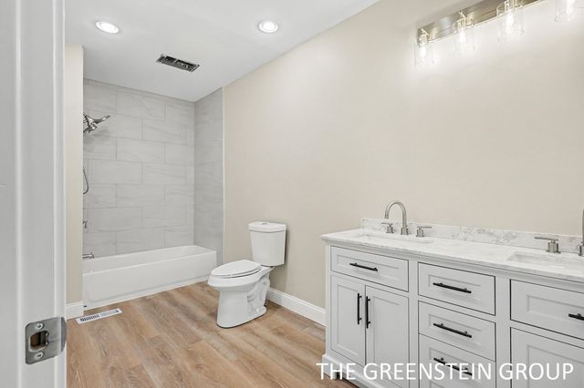 215 W Grove Street, Greenville, MI 48838