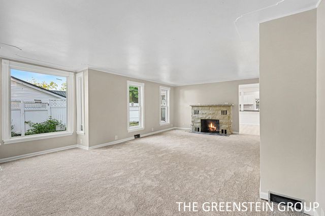 215 W Grove Street, Greenville, MI 48838