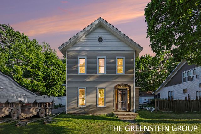 215 W Grove Street, Greenville, MI 48838