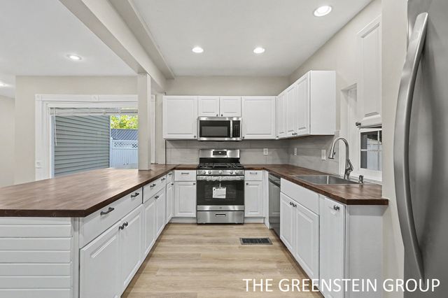 215 W Grove Street, Greenville, MI 48838