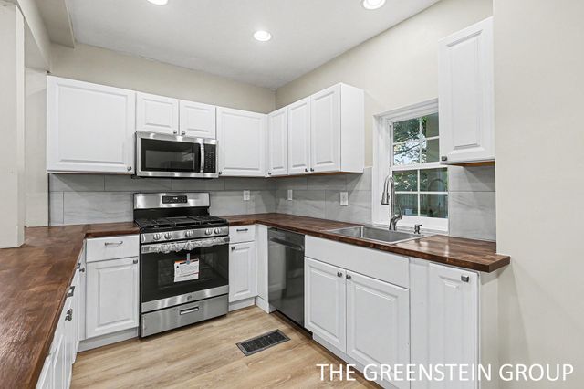 215 W Grove Street, Greenville, MI 48838