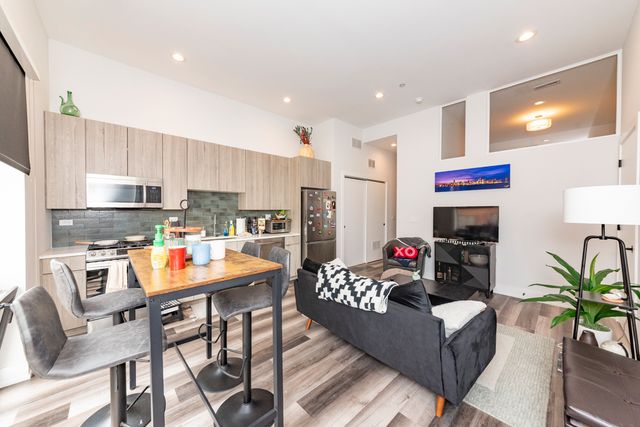 2317 N Clark Street 410, Chicago, IL 60614