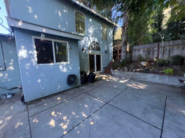 6440 Sunnymere, Oakland, CA 94605