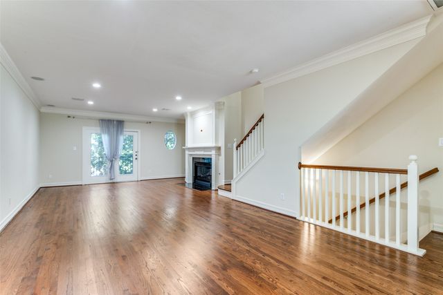 2502 Worthington Street, Dallas, TX 75204