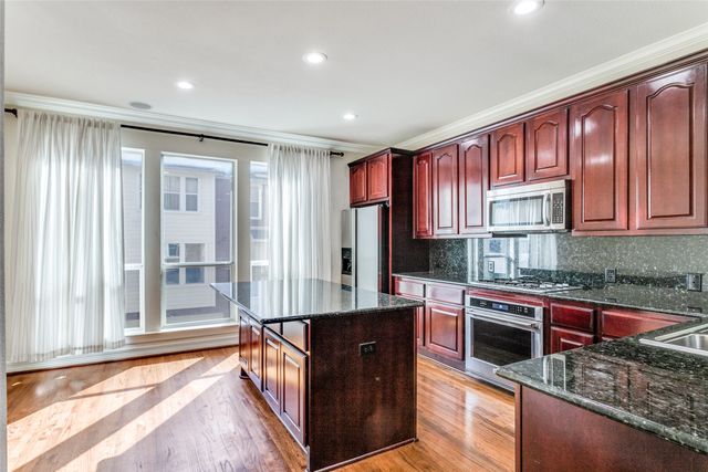 2502 Worthington Street, Dallas, TX 75204