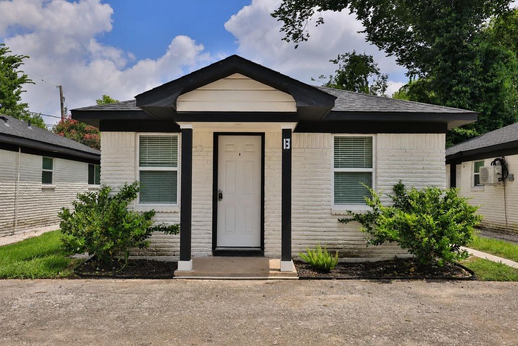 4120 Linn Street B, Houston, TX 77026