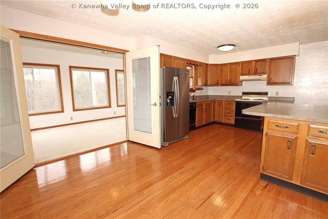 1107 E Village Drive, South Charleston, WV 25309