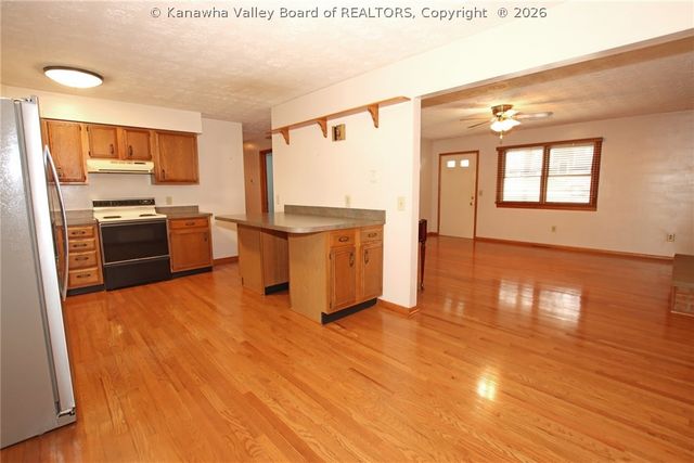 1107 E Village Drive, South Charleston, WV 25309